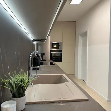 Apartman Robotnicka - 2 Bathrooms, 2 Bedrooms Besztercebánya