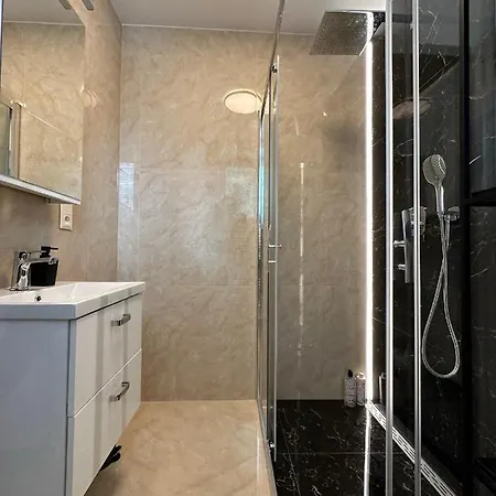 Apartman Robotnicka - 2 Bathrooms, 2 Bedrooms