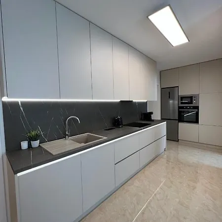 Robotnicka - 2 Bathrooms, 2 Bedrooms Apartman Besztercebánya