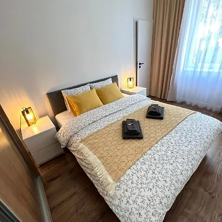 Robotnicka - 2 Bathrooms, 2 Bedrooms * Besztercebánya